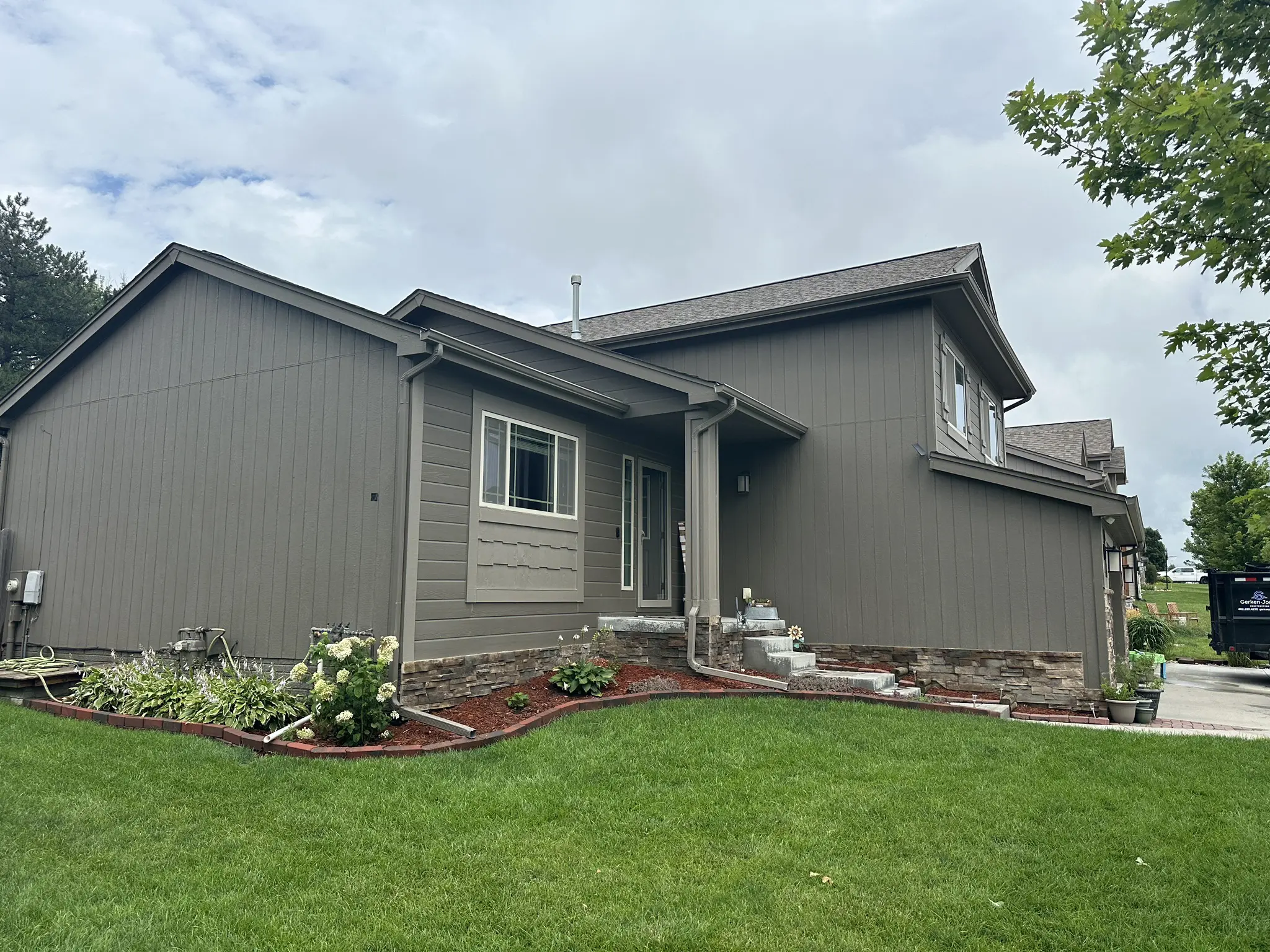 Grey ranch home in Council Bluffs, Iowa after a siding installation